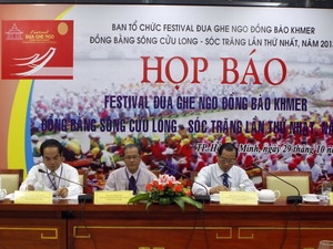 Festivalប្រណាំងទុក-ងរបស់ជនរួមជាតិខ្មែរនៅខែត្រSoc Trang